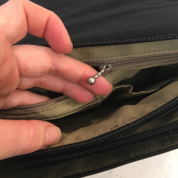 Baggallini black shoulder purse - EUC - Picture 6 of 12